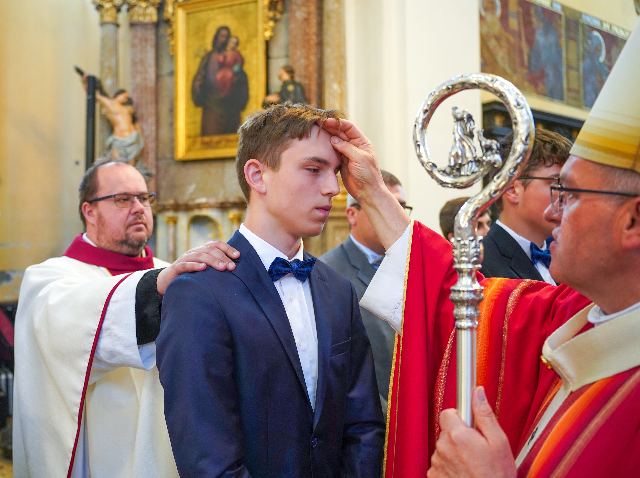 Biřmování 2026