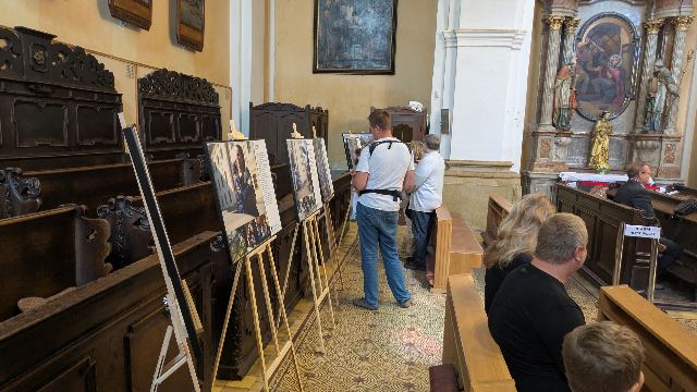 Výstava fotografií pěstounských rodin a koncert sboru Proměny